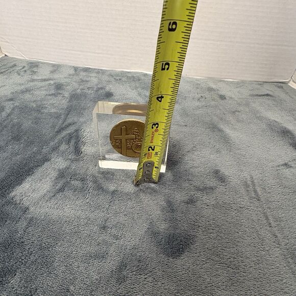 Vintage Christian Broadcasting Co Commemorative Coin in Acrylic Paperweight - Picture 8 of 8